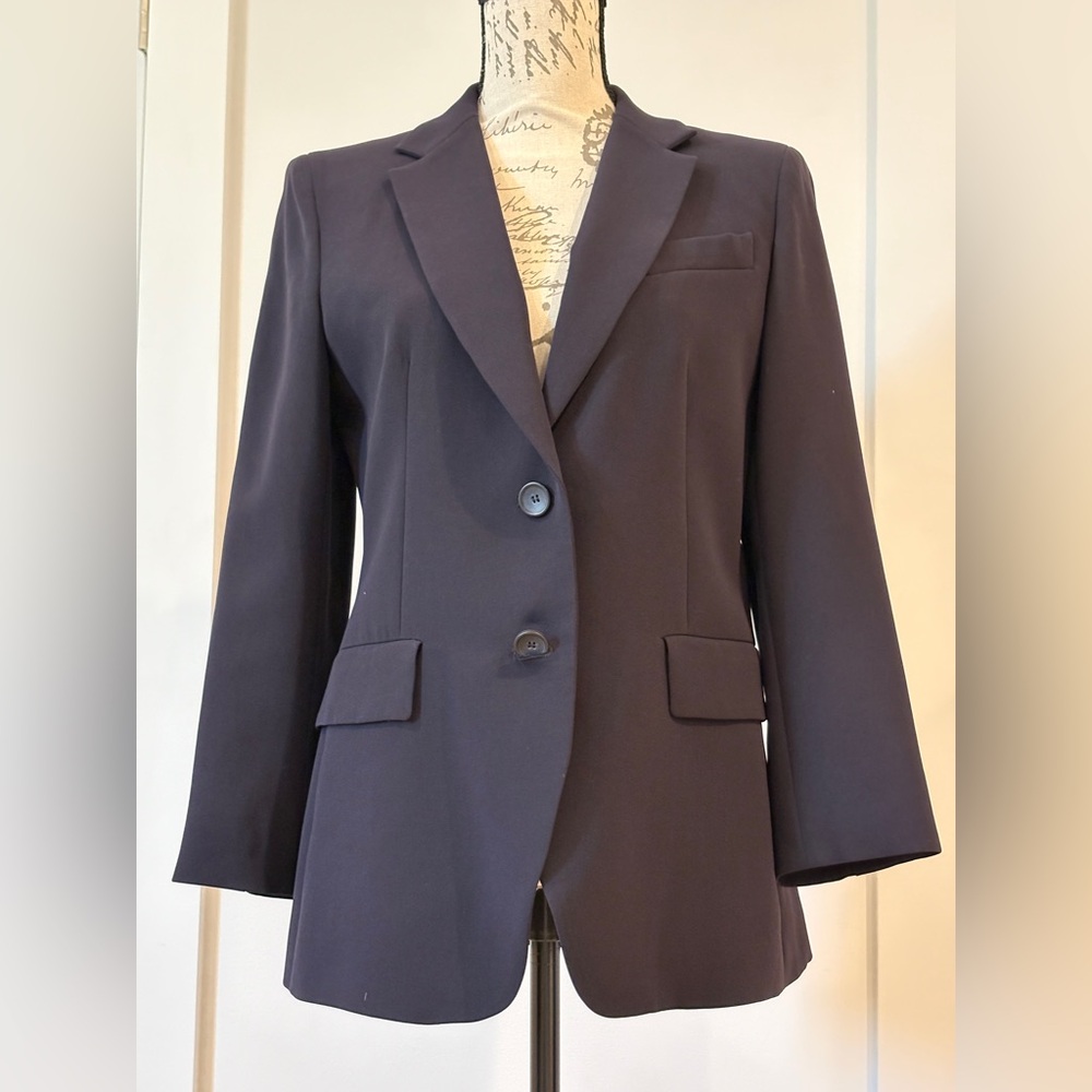 Sold🎉

Max Mara women’s navy blue blazer size 42